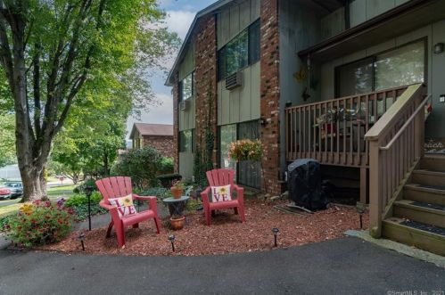 189 Kaynor Dr, Waterbury, CT 06708-1345