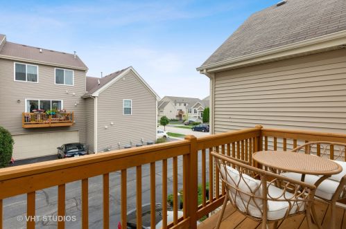 1712 Sandcastle Ln, Pingree Grove IL  60140-2056 exterior