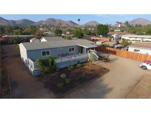 22070 Pleasant Ln, Wildomar, CA 92595-8104