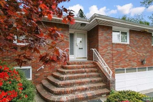 106 Lakeview St, River Edge, NJ 07661-1736