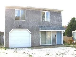 92 Foxboro Ave, Portsmouth, RI 02871-5523
