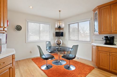 1960 Camelot, Taylorsville UT 84084-3206 exterior