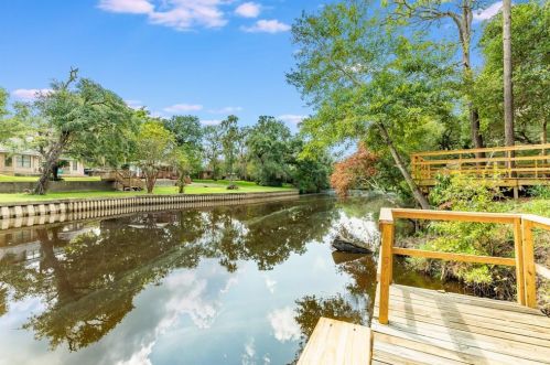 753 County Road 687, Angleton, TX 77515-9673