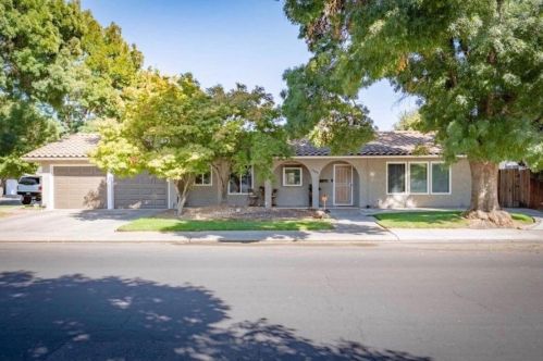 1304 Scottsdale Way, Modesto, CA 95355-3256