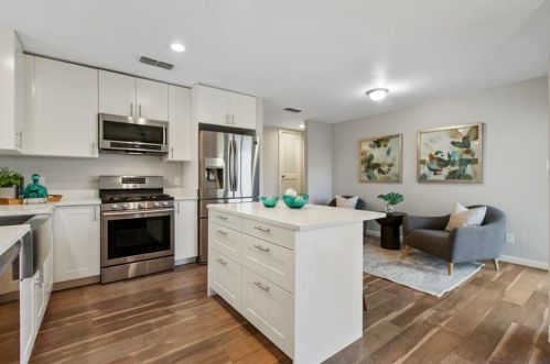 5204 Creekline Dr, Austin TX  78745-2227 exterior