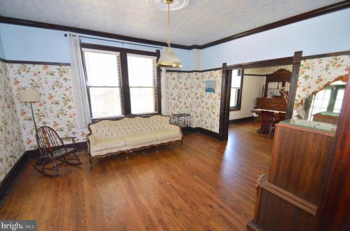 151 Fairfax St, Berkeley Springs WV  25411-3237 exterior