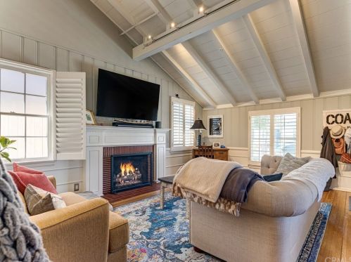 518 24th St, Manhattan Beach, CA 90266-2207