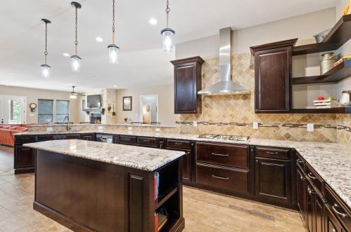 2151 Texas Plume Rd, Cedar Hill TX 75104-3602 exterior