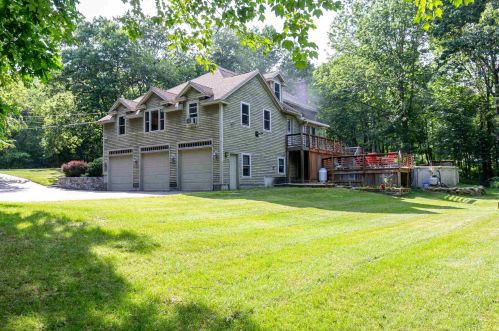 25 Hickory Rd, Hampstead, NH 03841-2226