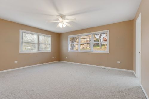 204 Julie Ln, Pingree Grove IL  60140-8379 exterior