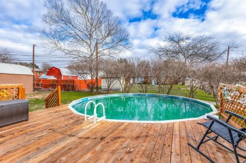 6300 Basswood Dr, Fort Worth TX  76135-1703 exterior