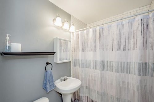 649 Lorrain St, Angleton TX 77515-3409 exterior