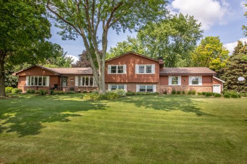 124 Jodi Ln, Hanover Park, IL 60103-9536