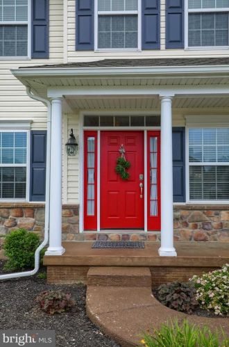 60 Silver Birch Dr, Lancaster, PA 17602-7014