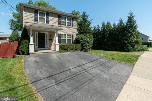 239 Railroad Ave, Ephrata PA  17522-2327 exterior