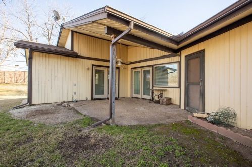 6208 Bellhurst Ct, Fort Worth TX  exterior