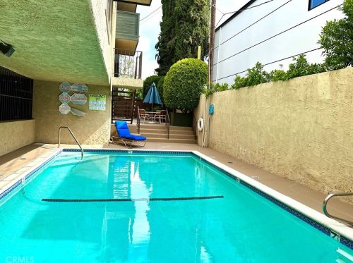 5070 Kester Ave, Van Nuys CA  91403-1664 exterior