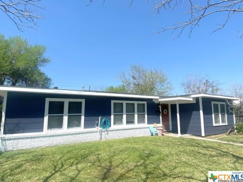 403 Lariat Ln, Victoria, TX 77901-3273