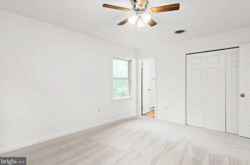 53 Bob White Dr, Harpers Ferry WV  25425-5810 exterior