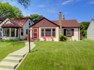 5532 Shoreview Ave, Minneapolis, MN 55417-1920