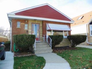 5046 Nagle Ave, Chicago, IL 60638-1319