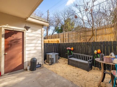 12205 Chelsea Gln Pl, Austin TX  78753-7110 exterior