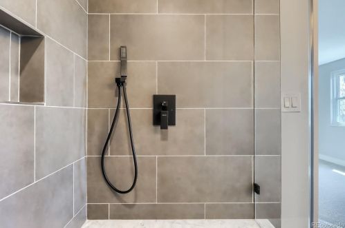 8168 Hinsdale Dr, Englewood CO 80112-1910 exterior