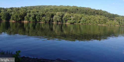 125 Virginia Ave, Harpers Ferry, WV 25425-5323