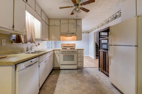 3318 Mansfield Ln, Lithonia, GA 30039-4631
