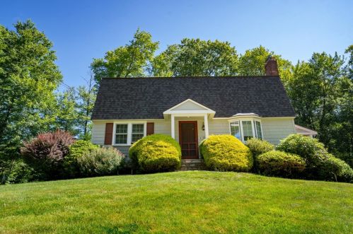 10 Dundee Dr, Plaistow, NH 03865-2518