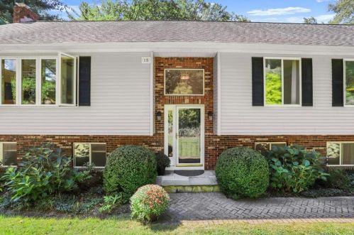 15 Oakview Rd, Sandy Hook, CT 06482-1301