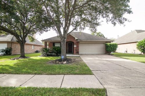 5308 Balmorhea Dr, Pearland, TX 77584-1447