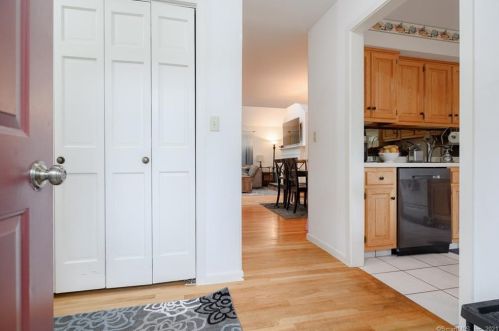 21 Tanglewood Cir, Upper Stepney, CT 06468-2623