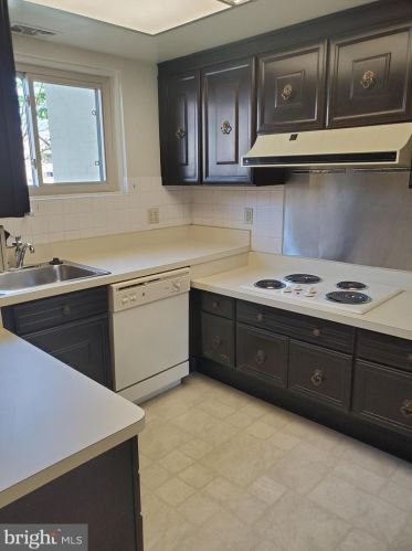 3623 Leisure World Blvd, Silver Spring MD 20906-1716 exterior