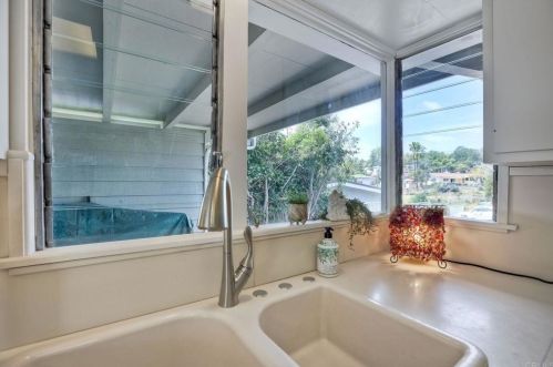 1111 Oak Dr, Vista CA  92084-4659 exterior