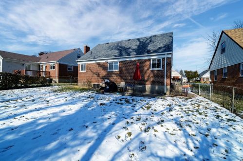 3937 Fordham Pl, Cincinnati OH 45213-2326 exterior