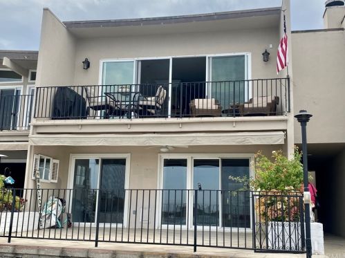 15982 Mariner Dr, Huntington Beach CA  92649-1802 exterior