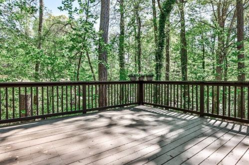 3911 Edenton Ct, Atlanta GA  30319-1883 exterior