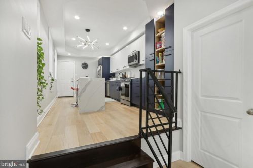 2037 6 St, Philadelphia PA 19140-4528 exterior