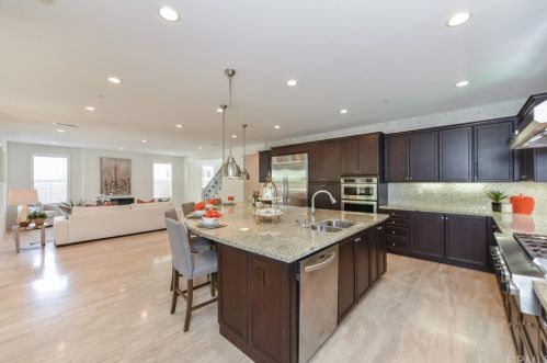 73 Gainsboro, Irvine CA  92620-2187 exterior