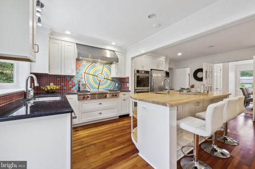 30 Robert Rd, Princeton NJ  08540-5333 exterior