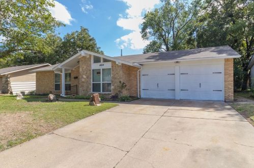 4924 Melinda Dr, Fort Worth TX  76119-7668 exterior