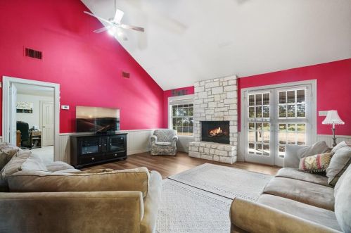 200 Blisard Rd, Webberville TX 78621-5018 exterior