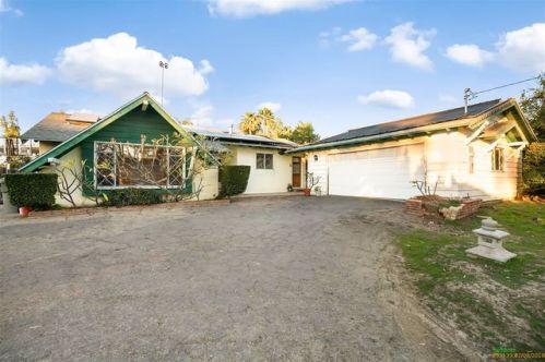 818 Vale View Dr, Vista, CA 92081-6727
