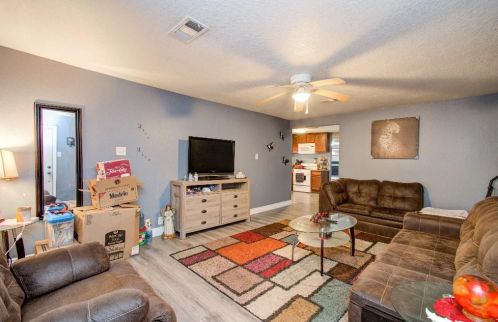 607 Miller St, Angleton, TX 77515-5522