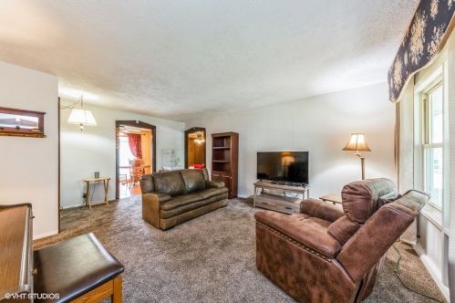 310 Laurel Ct, Streamwood, IL 60107-1642
