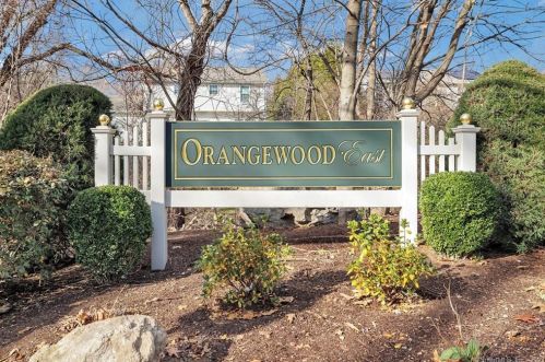 280 Shagbark Dr, Derby, CT 06418-2627