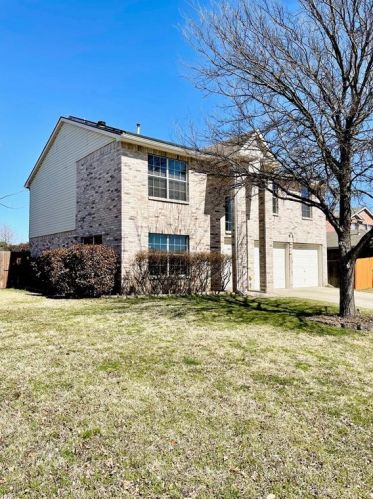 624 Pheasant Rd, Fort Worth, TX 76131-8811