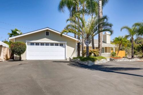 1598 Fireside Ln, Vista, CA 92084-7135