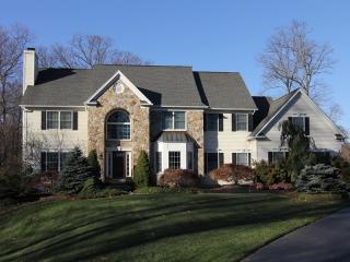 2 Skinner Trl, Chester, NJ 07930-2660